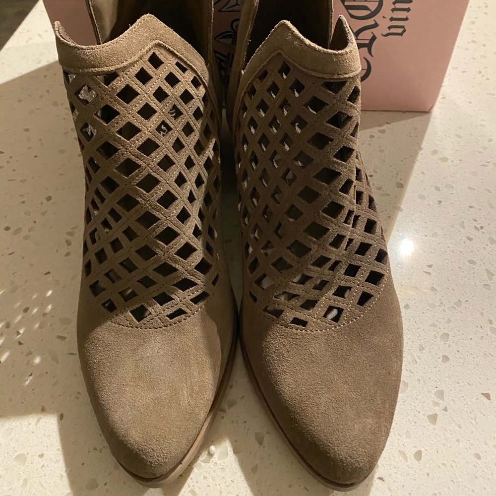 Crown Vintage Taupe Suede Bootie Size 7
